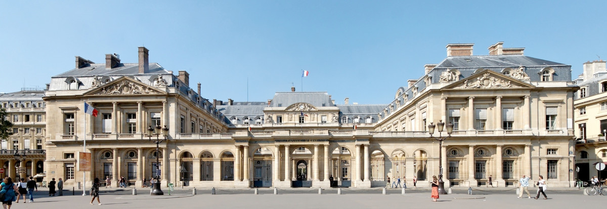 L'entrée principale du Conseil d'État L'entrée principale du Conseil d'État
